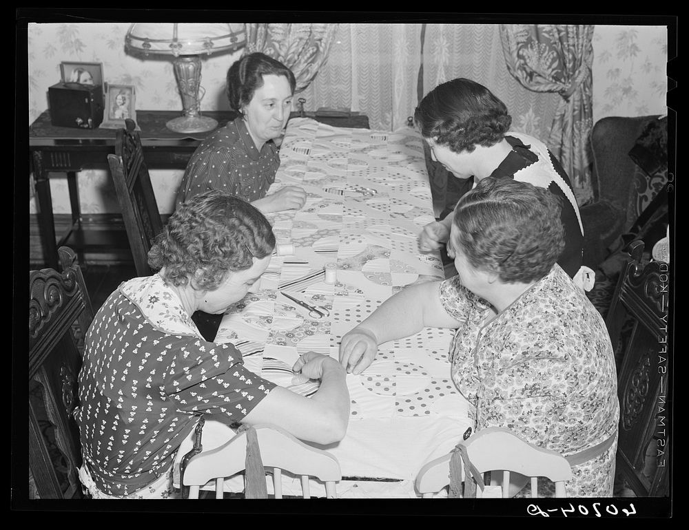 Making quilt Scranton, Iowa, home. Free Photo rawpixel