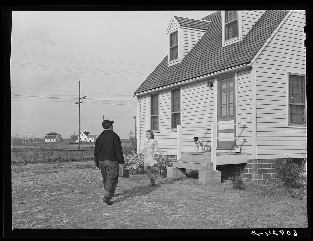 Coal miner coming home from work. Granger Homesteads, Iowa. Sourced from the Library of Congress.