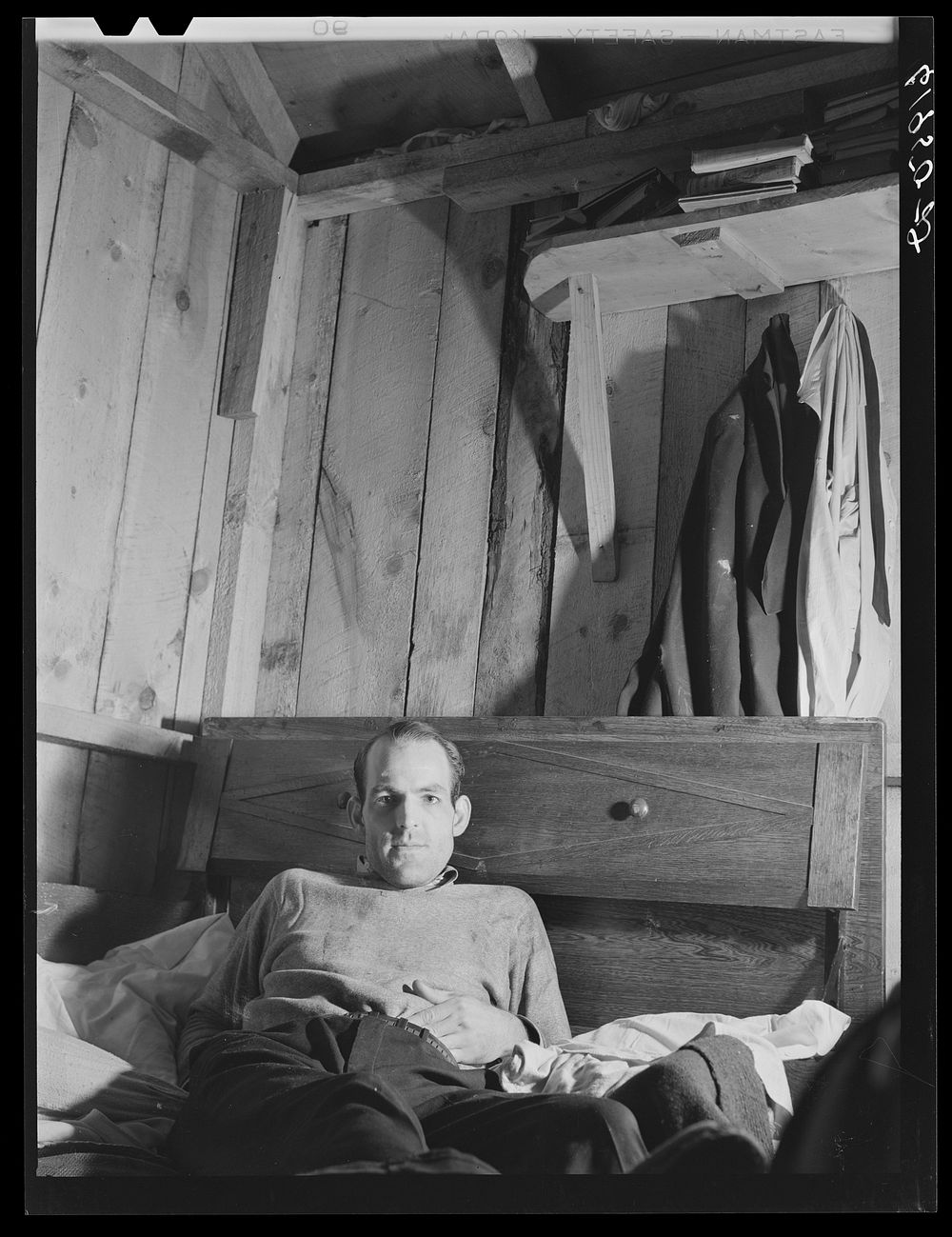 W.W. McDaniel, rigger at Hercules powder plant, in his bunkhouse in the rear of Mrs. Pritchard's boardinghouse. Radford…