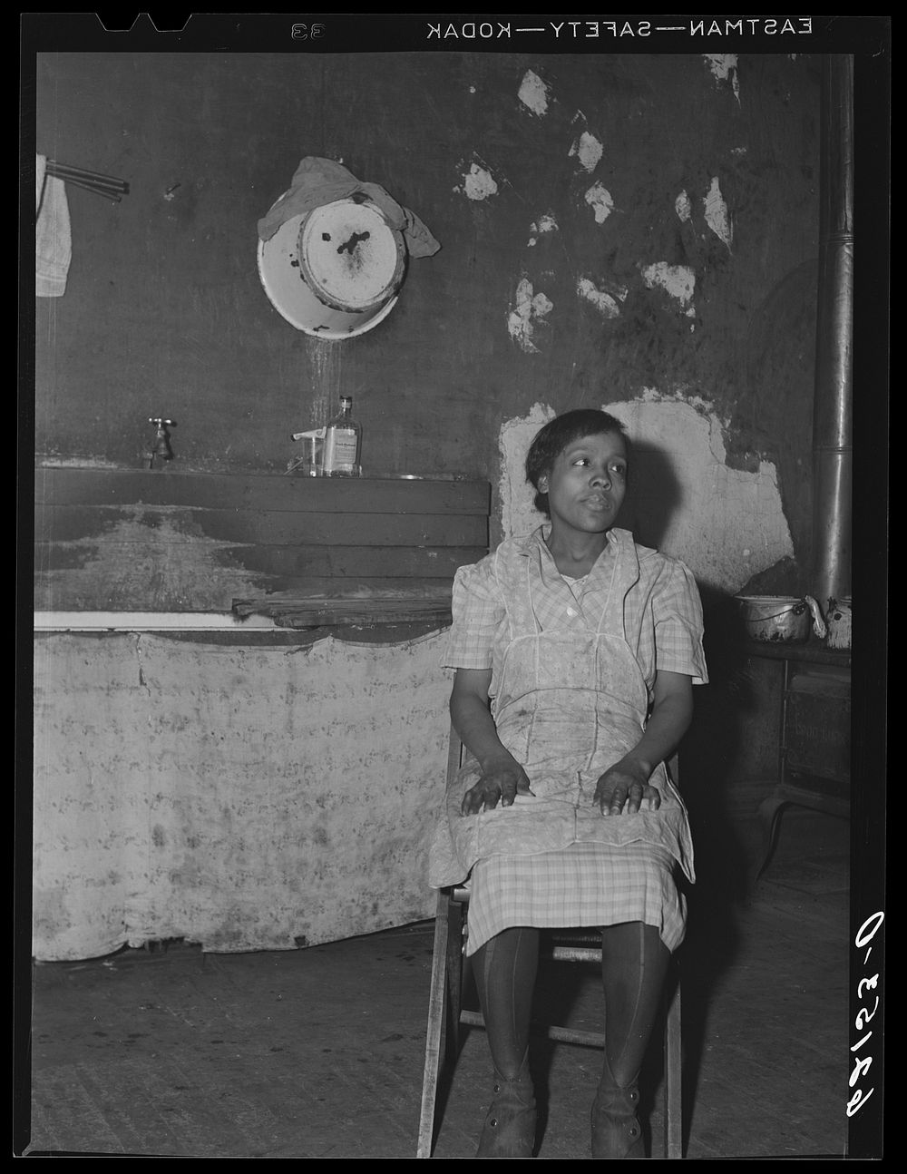 Wife of steelworker. Aliquippa, Pennsylvania. Sourced from the Library of Congress.