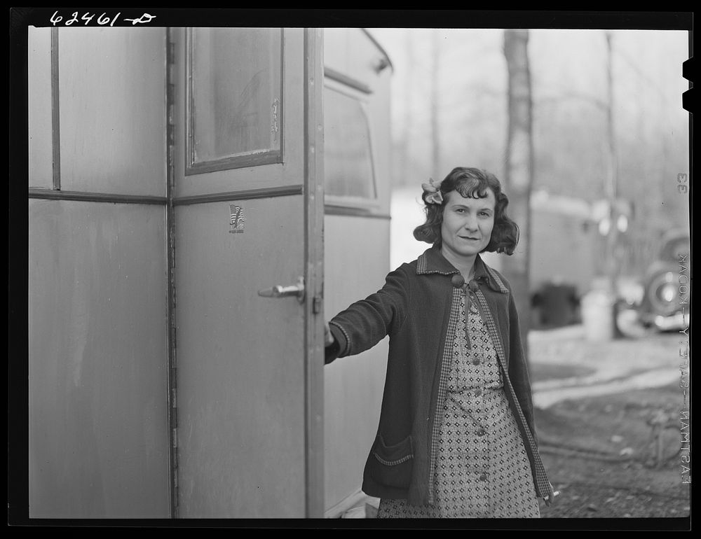 [Untitled photo, possibly related to: Residents of trailer camp for Navy Yard construction workers. Portsmouth, Virginia].…