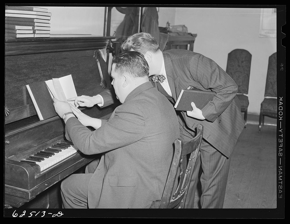 Pianist and visiting minister. Helping Hand Mission. Portsmouth, Virginia. Sourced from the Library of Congress.