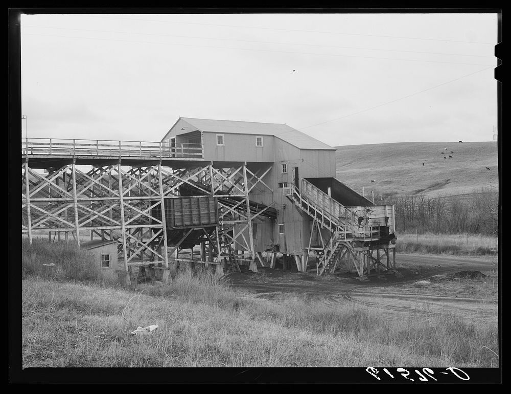 Lignite coal mine operated by coop. Burlington project, North Dakota. Sourced from the Library of Congress.