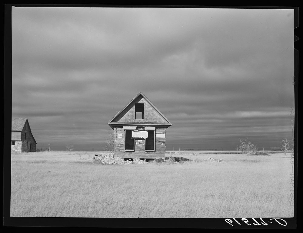 Abandoned farmhouse. Ward County, North Dakota. Sourced from the Library of Congress.