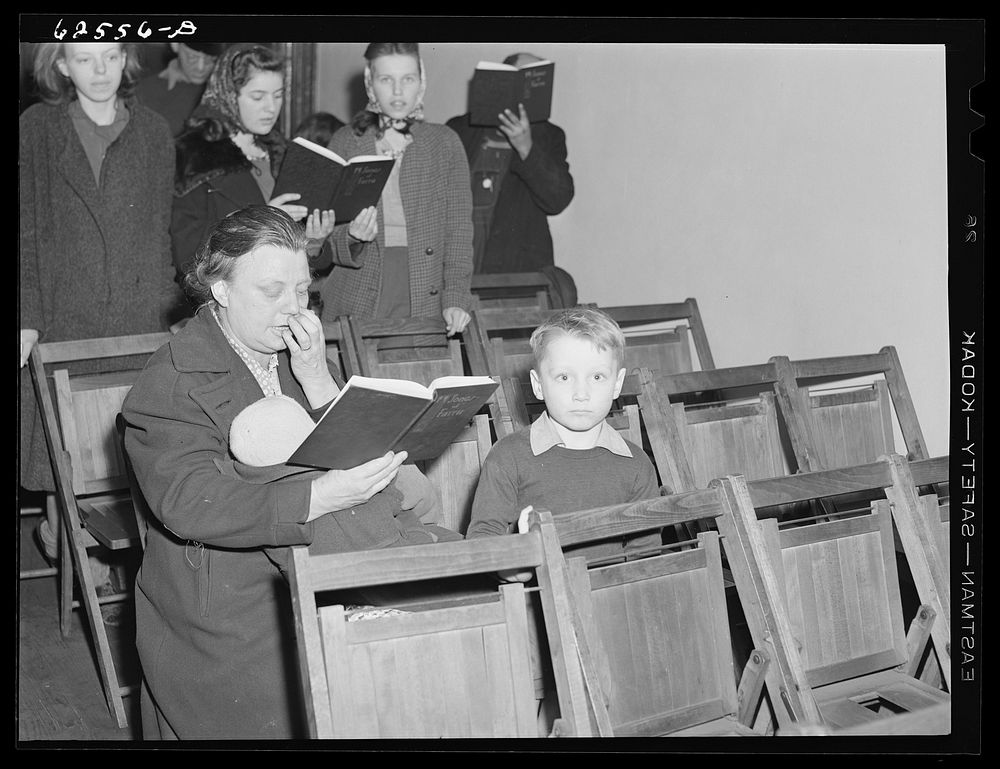 Hymn singing, evening services. Helping Hand Mission. Portsmouth, Virginia. Sourced from the Library of Congress.