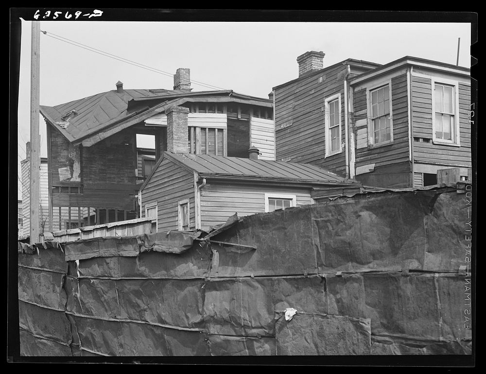 Houses in   district. Norfolk, Virginia. Sourced from the Library of Congress.