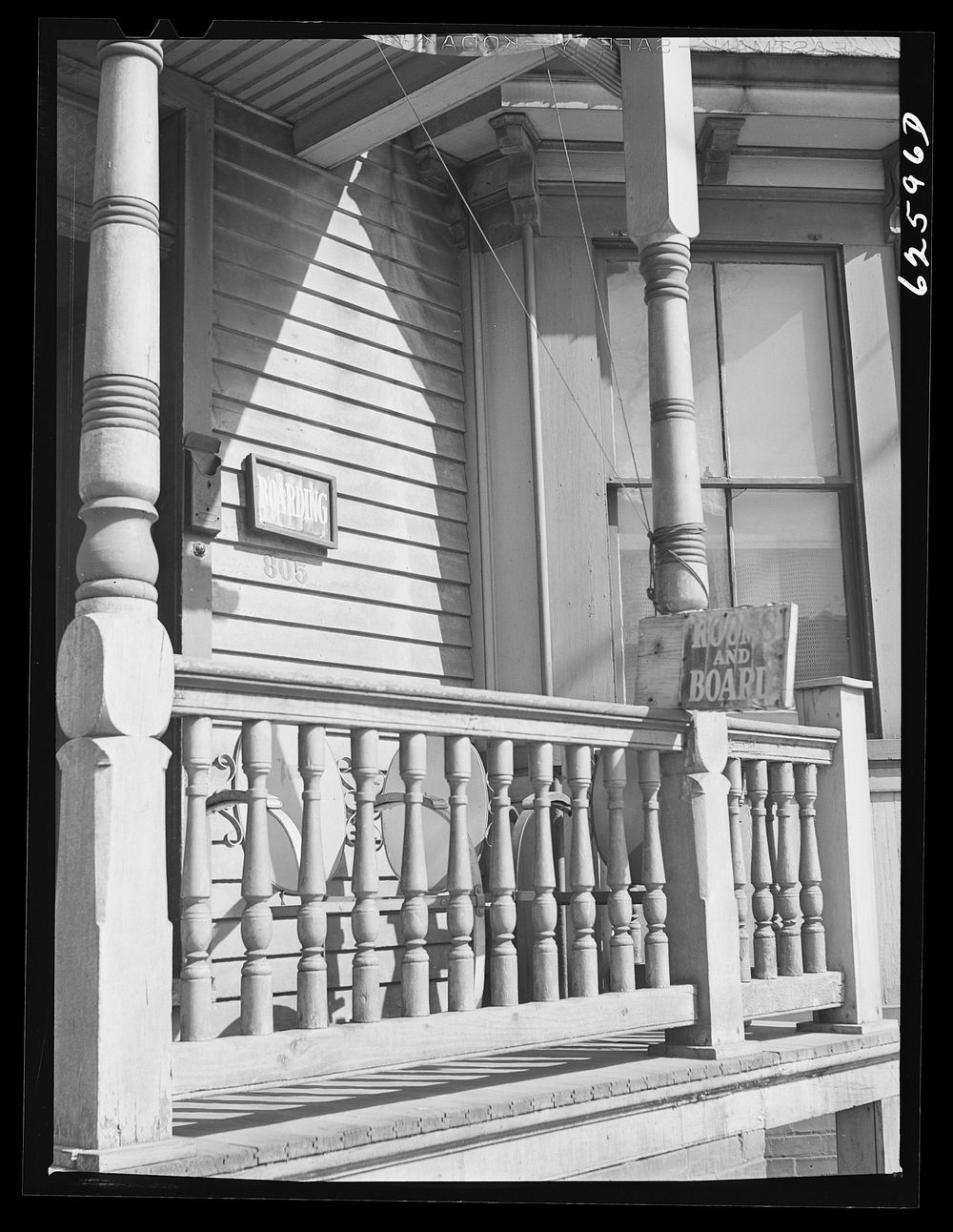 Rooming house. Portsmouth, Virginia. Sourced from the Library of Congress.