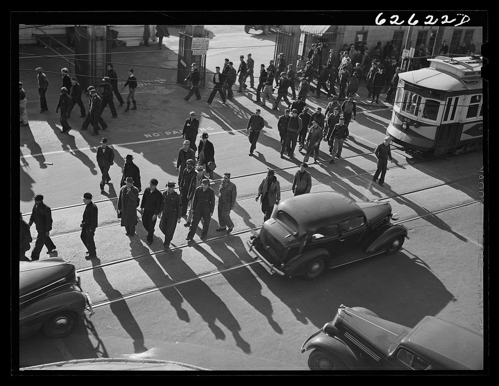 Shipyard employees getting out at 4:00 p.m. Newport News, Virginia. Sourced from the Library of Congress.