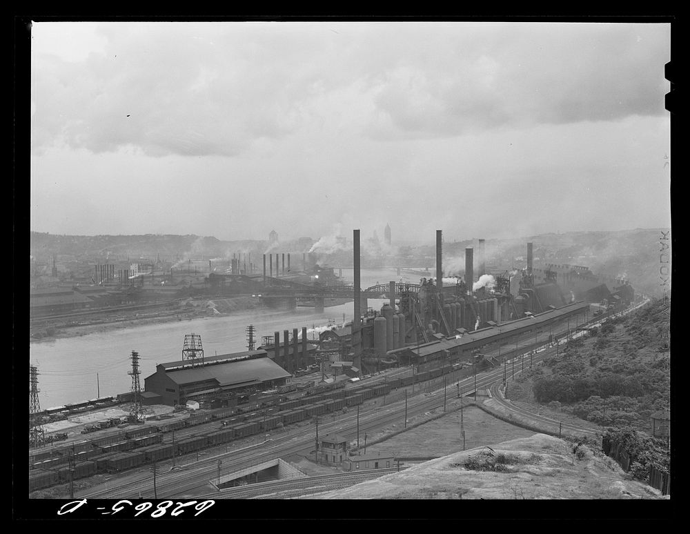 [Untitled photo, possibly related to: Jones Laughlin steel company, on both sides of the river. Pittsburgh, Pennsylvania].…