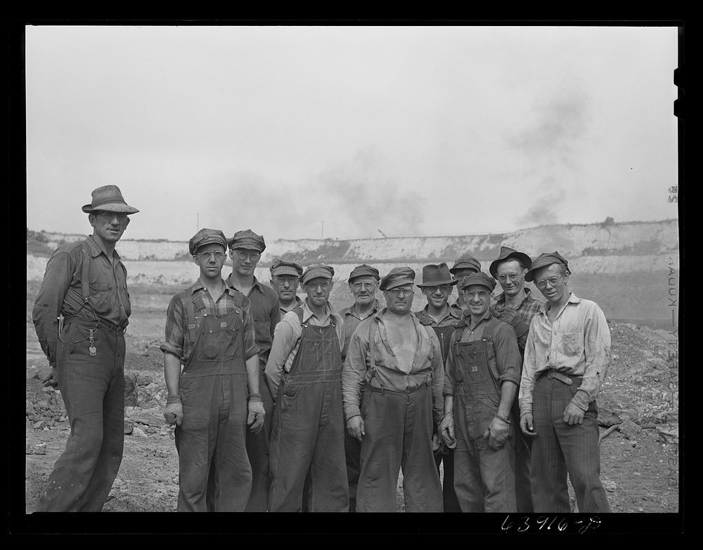 Blasting crew and foreman. Albany Mine near Bovey, Minnesota. Sourced from the Library of Congress.