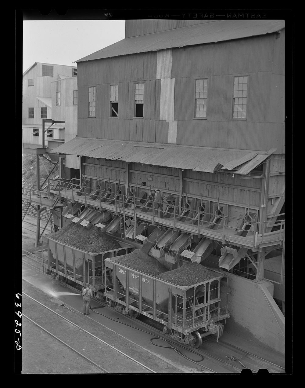 Concentration or washing plant for Danube Mine near Bovey, Minnesota. Sourced from the Library of Congress.