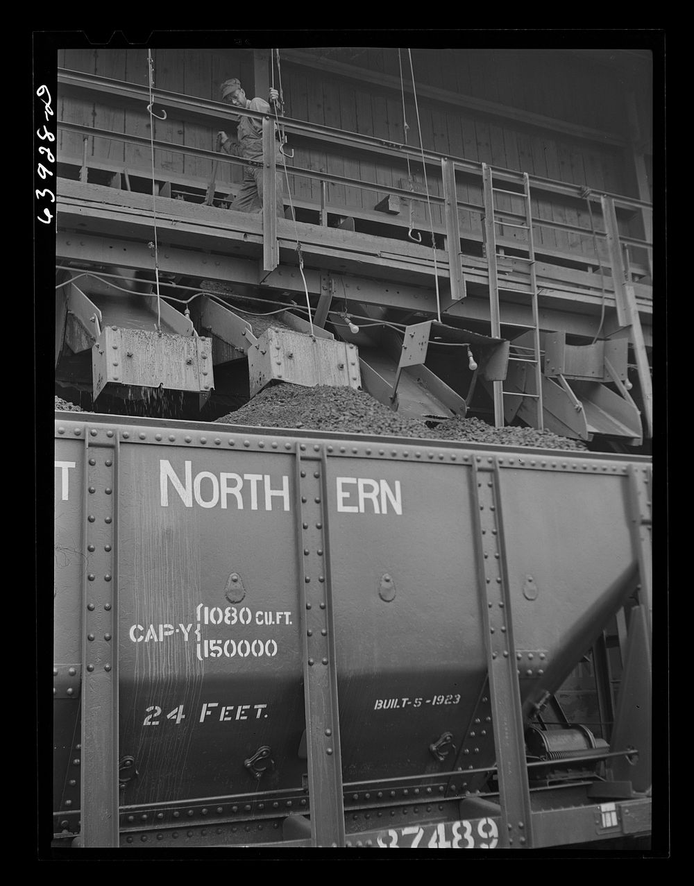 Loading car with washed ore at concentration plant near Bovey, Minnesota. Sourced from the Library of Congress.