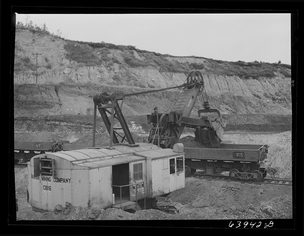 [Untitled photo, possibly related to: Loading seventy ton cars with iron ore, Mahoning pit, Hibbing, Minnesota]. Sourced…