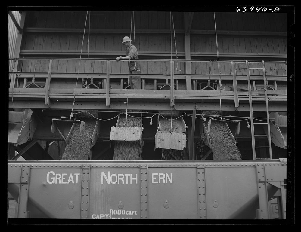Washed ore being loaded into seventy ton cars for shipment to Duluth-Superior ore docks. Concentration plant at Bovey…