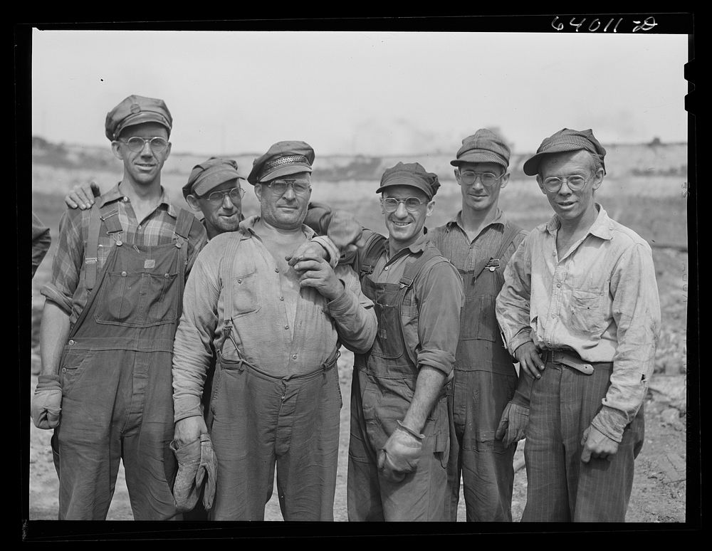 Blasting crew in the Danube mine. Bovey, Minnesota. Sourced from the Library of Congress.