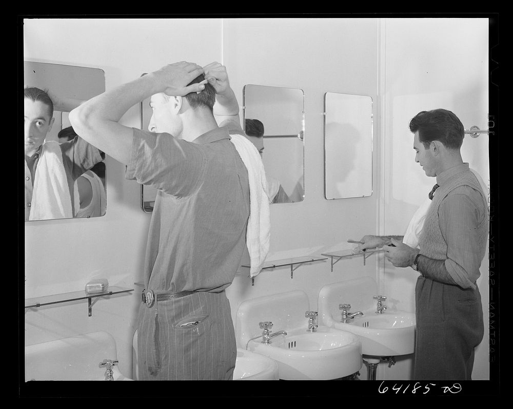 [Untitled photo, possibly related to: Men's washroom in one of the dormitories for defense workers at Aberdeen, Maryland].…