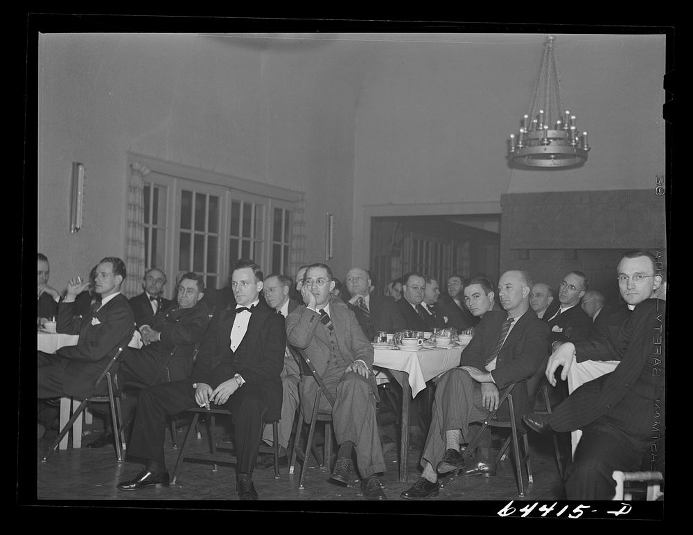 Portsmouth, Ohio. Elks watching floor show at banquet. Sourced from the Library of Congress.