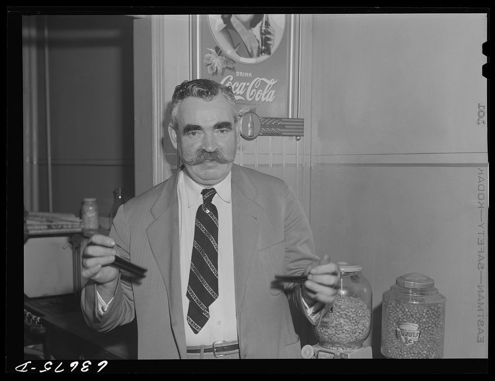 Jack Dwyer playing castanets in beer parlor. Detroit, Michigan. Sourced from the Library of Congress.