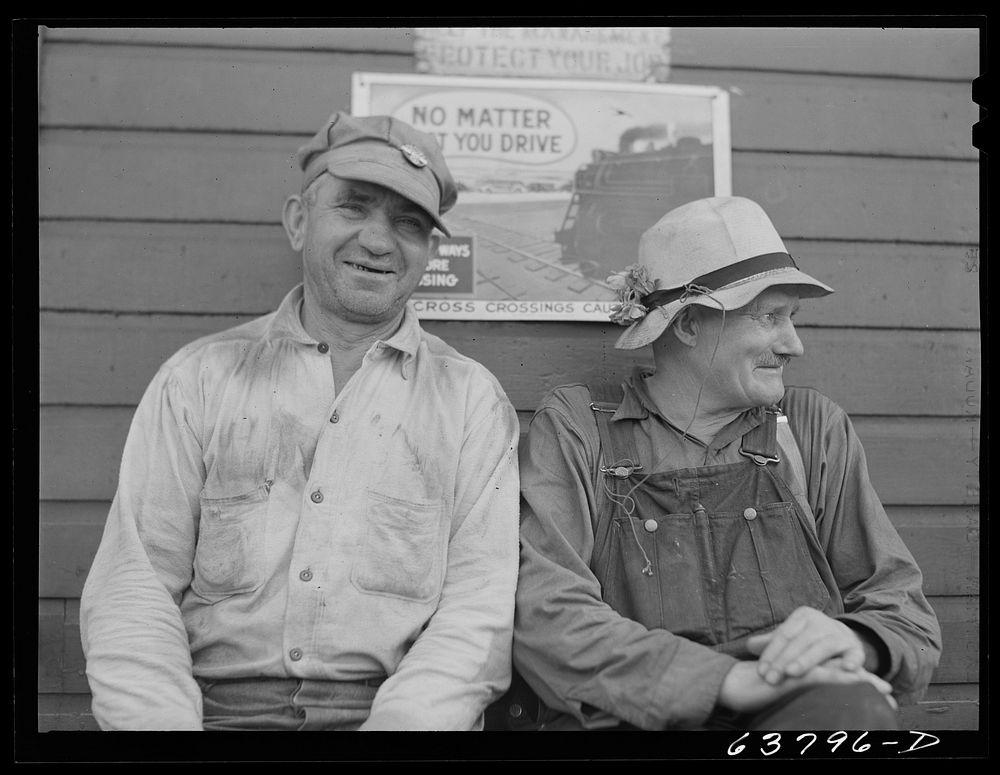 Ore dock workers. Allouez, Wisconsin. Sourced from the Library of Congress.