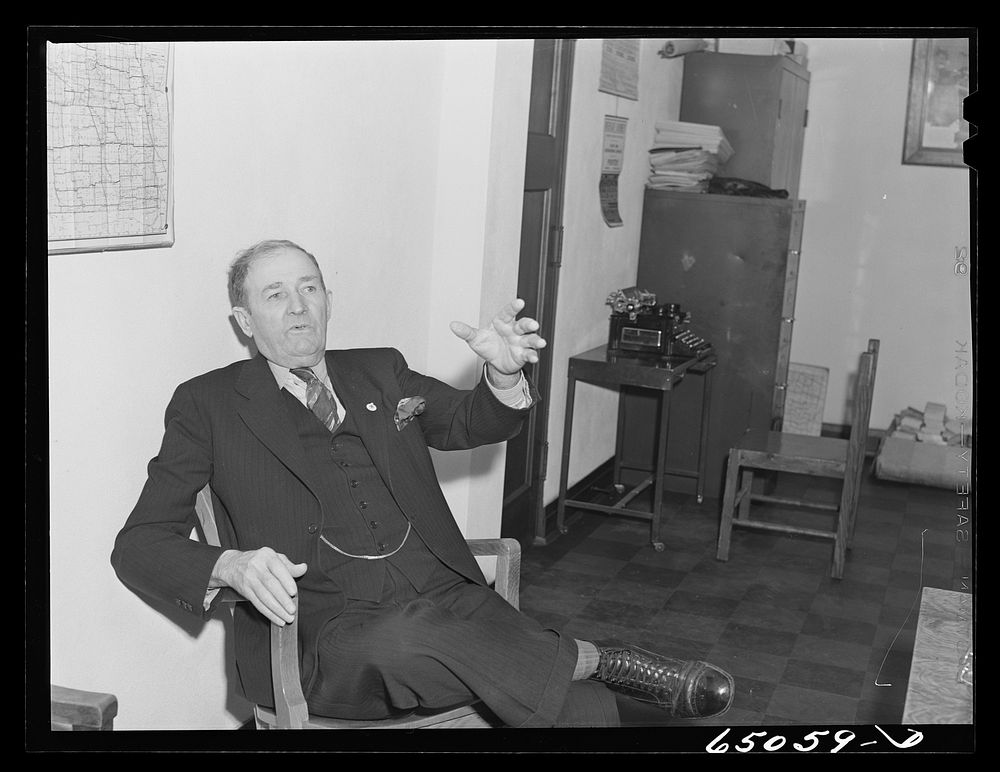 Williams County, North Dakota. H.R. Lampan, chairman of the tire rationing board. Sourced from the Library of Congress.
