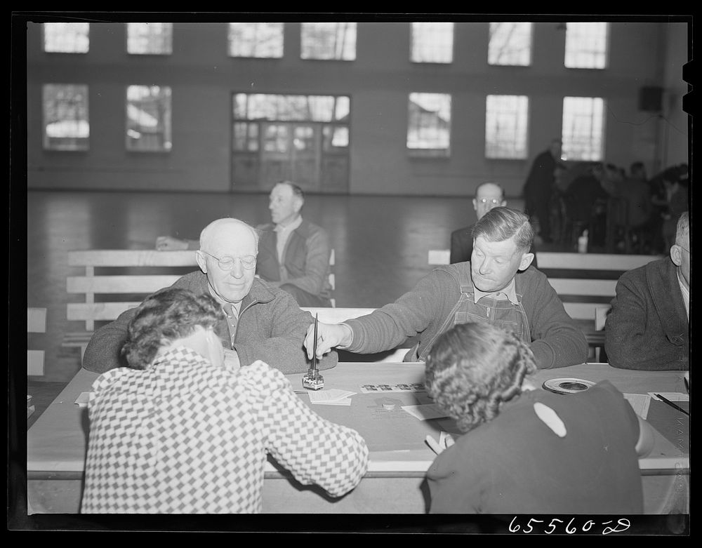 [Untitled photo, possibly related to: Idaho Falls, Idaho. Selective Service registration for men forty-five to sixty-five].…