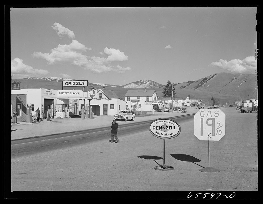 Missoula, Montana. Entering the town. Sourced from the Library of Congress.