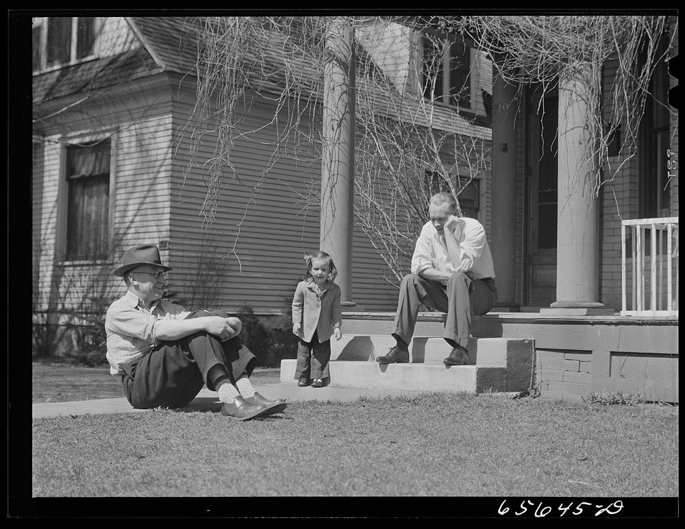[Untitled photo, possibly related to: Missoula, Montana. Sunday afternoon]. Sourced from the Library of Congress.