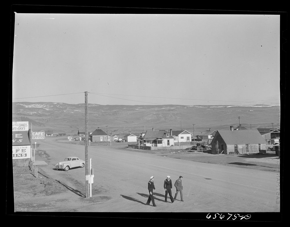 Kremmling, Colorado. Service men hitchhiking along U.S. Highway 40. Sourced from the Library of Congress.