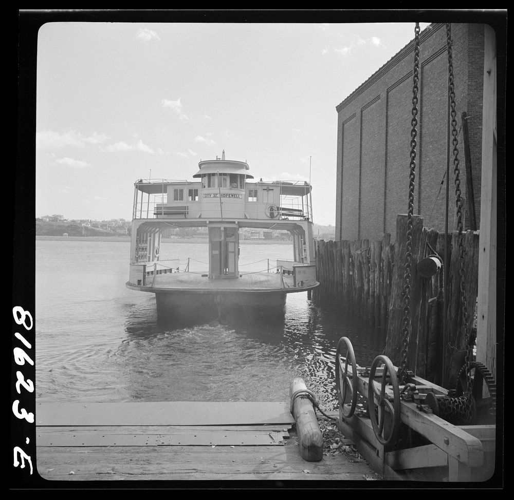 Ferry from Hudson, New York landing at Athens, New York. Sourced from the Library of Congress.