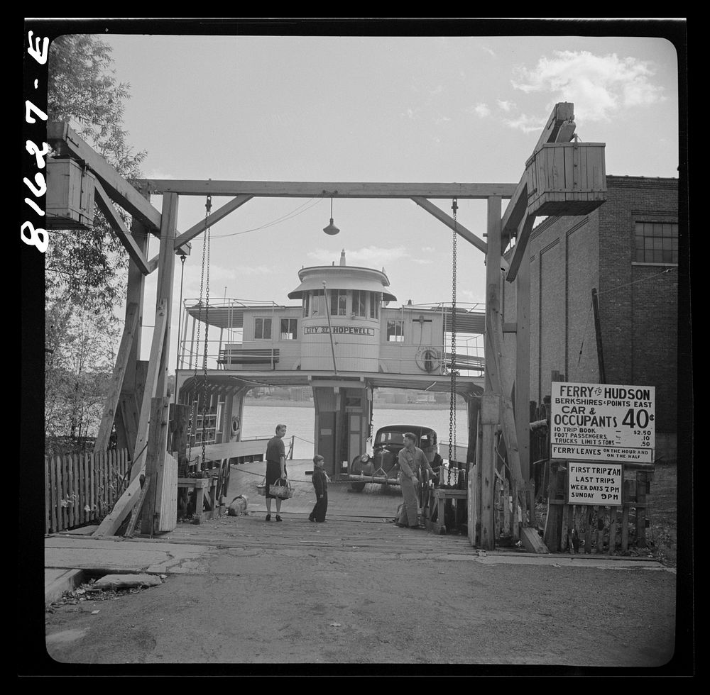 Ferry from Hudson, New York, landing at Athens, New York. Sourced from the Library of Congress.