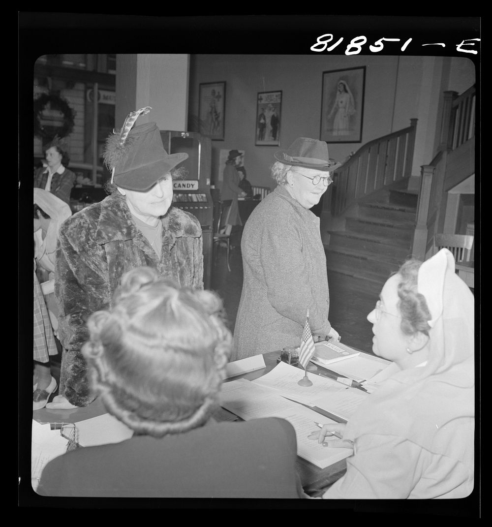 [Untitled photo, possibly related to: Signing up for Red Cross duties. Red Cross headquarters. San Francisco, California].…