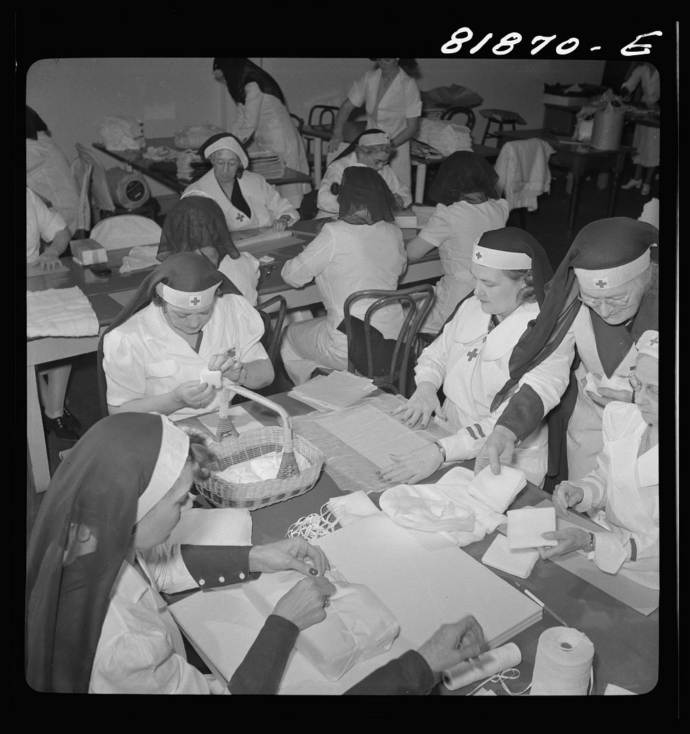 Wrapping bandages. Red Cross headquarters. San Francisco, California. Sourced from the Library of Congress.