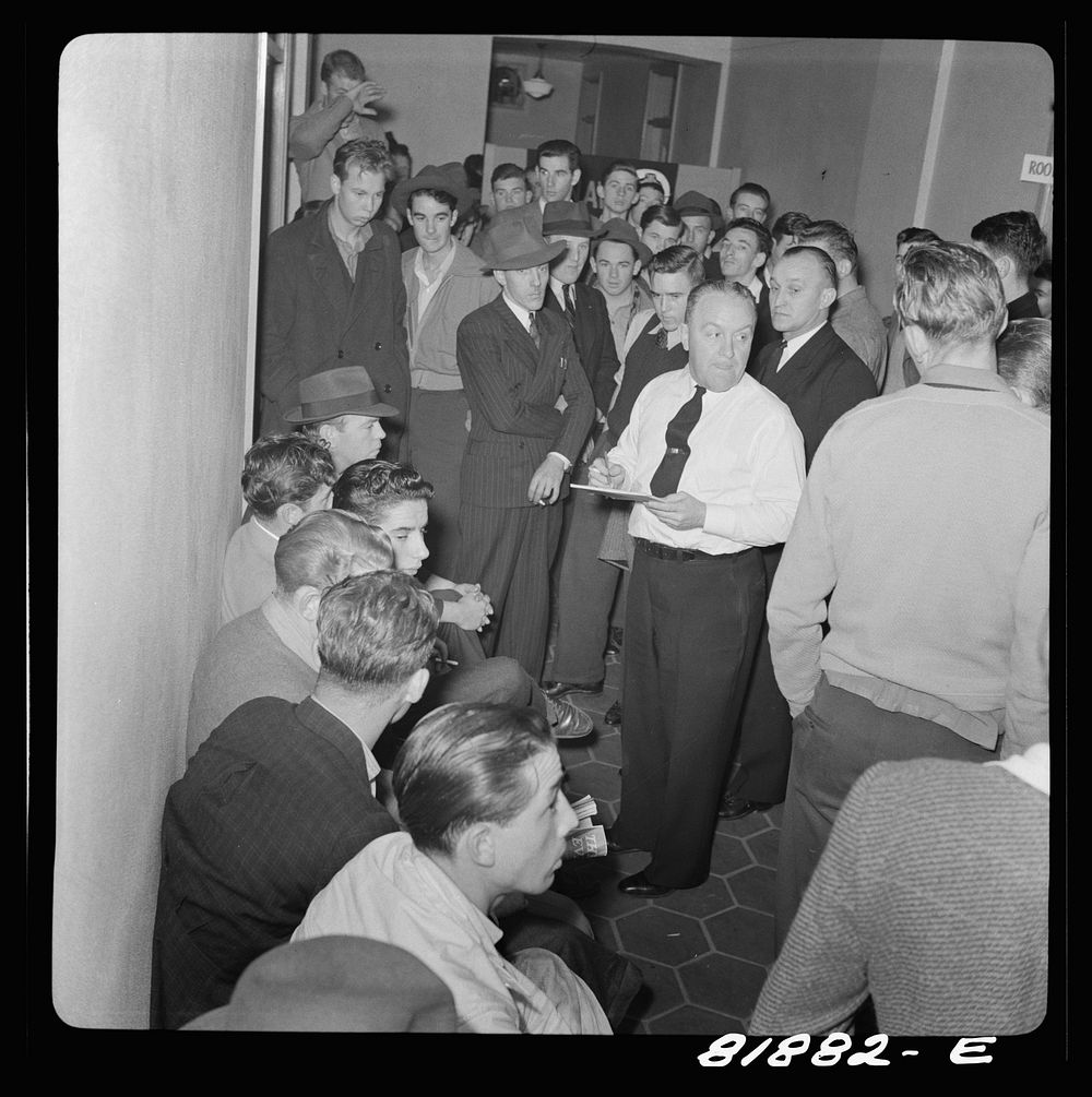 Enlisting in the Navy. Recruiting headquarters, San Francisco, California. Sourced from the Library of Congress.