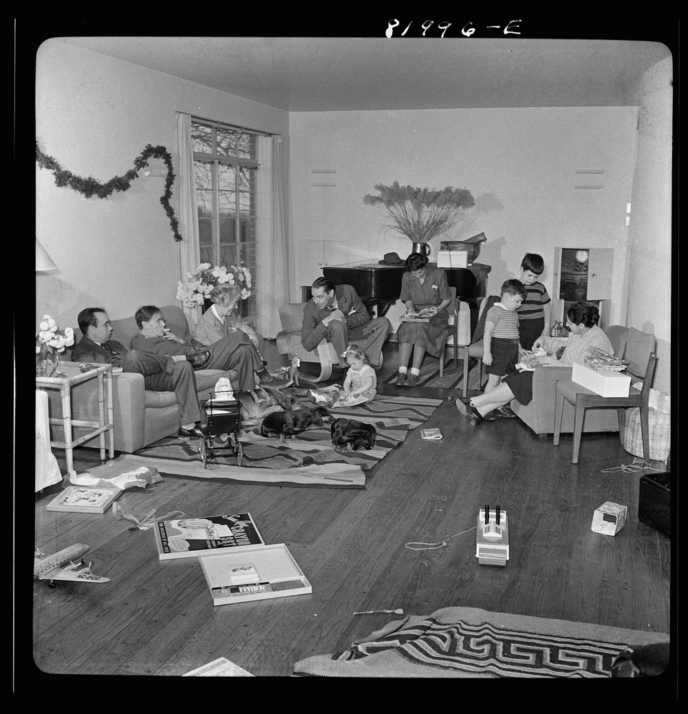 Christmas in the home of a government executive in Virginia. Sourced from the Library of Congress.
