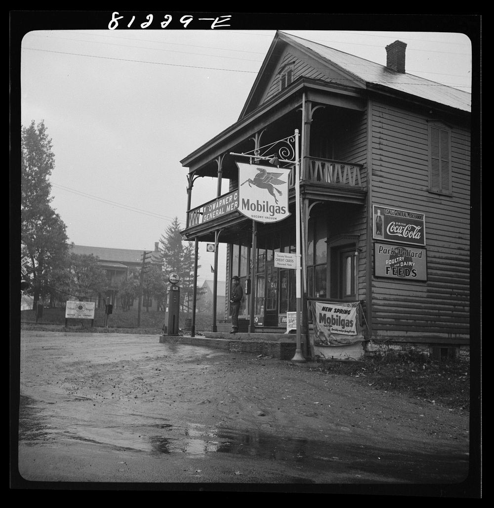 Main store. Fort Hunter, New York. Sourced from the Library of Congress.