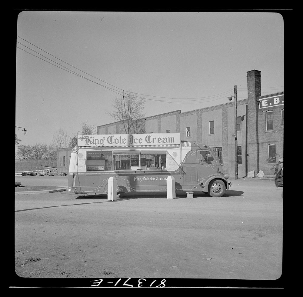 Syracuse ice cream vendor, New York. Sourced from the Library of Congress.
