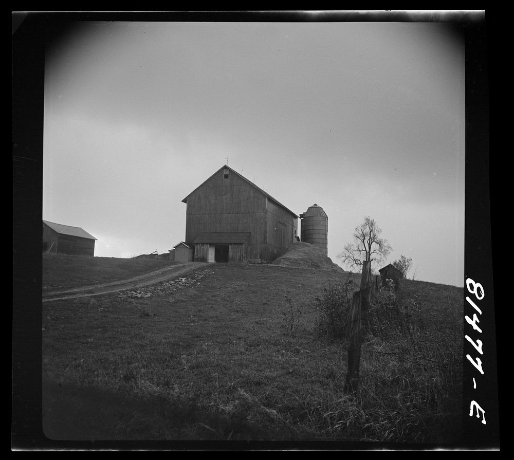 Barn in the Finger Lake country, New York. Sourced from the Library of Congress.