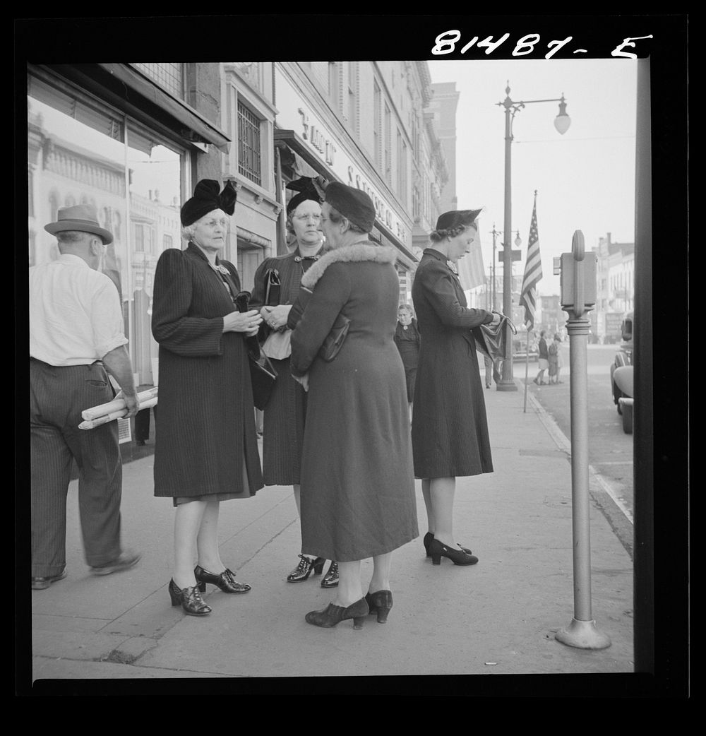 Shoppers. Amsterdam, New York. Sourced from the Library of Congress.