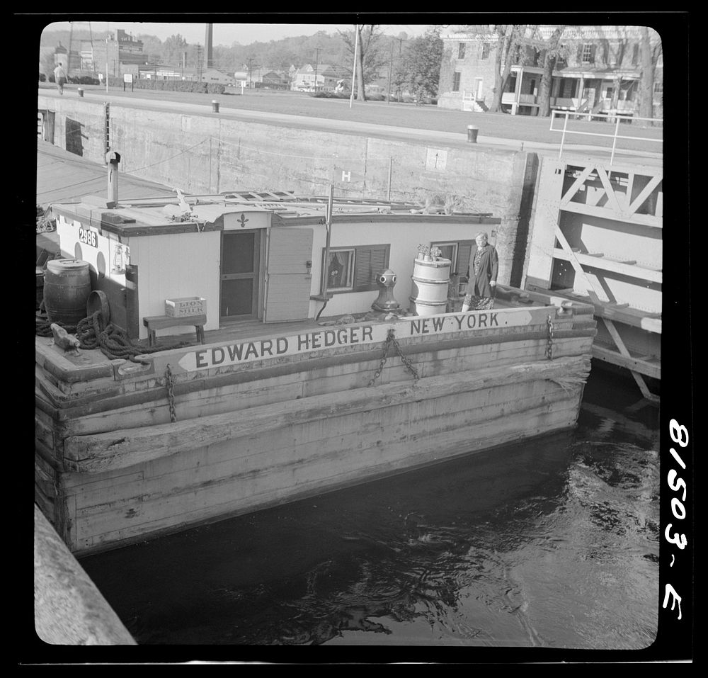 Barge entering Lock Eleven. Amsterdam, New York. Sourced from the Library of Congress.