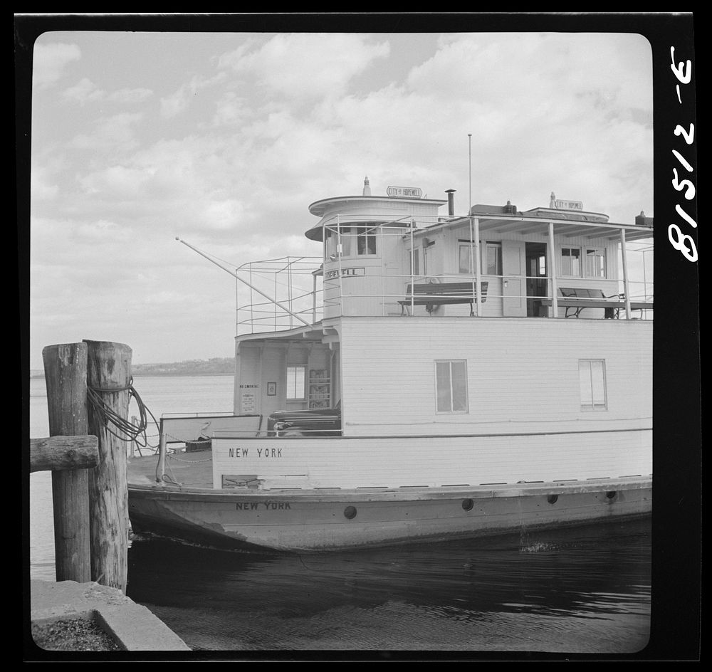Ferry from Hudson, New York, docks at Athens, New York. Sourced from the Library of Congress.