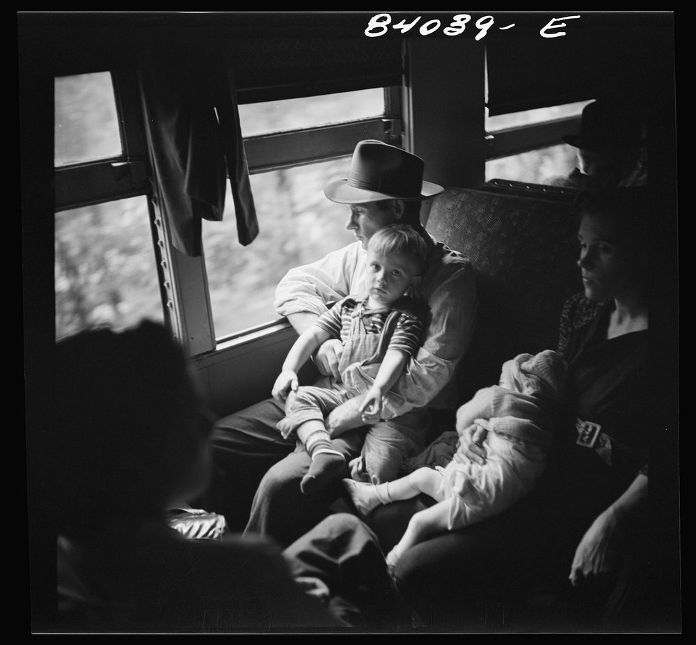 Children of migrants en route to upper New York state to work in the harvest. Sourced from the Library of Congress.