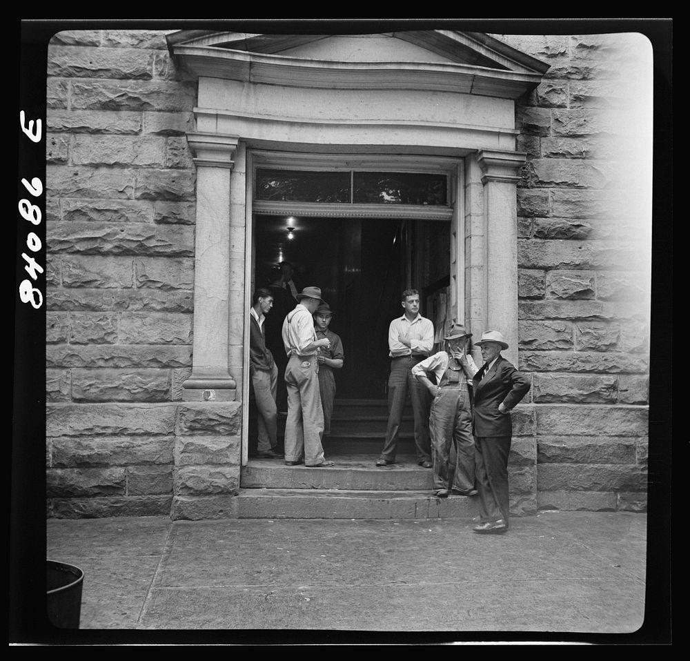 [Untitled photo, possibly related to: Summersville, West Virginia. Courthouse]. Sourced from the Library of Congress.