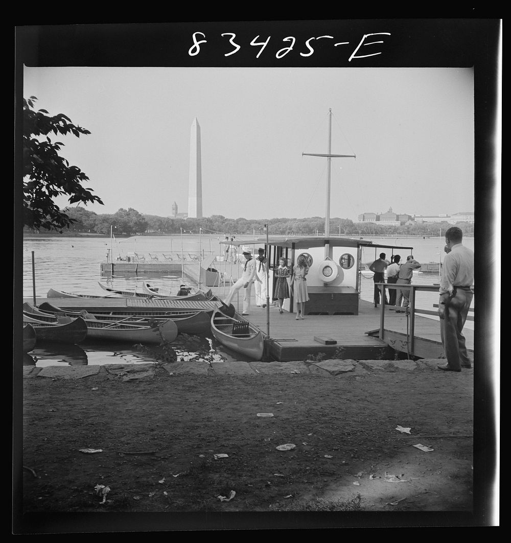 [Untitled photo, possibly related to: Washington, D.C. Sunday along the Tidal Basin]. Sourced from the Library of Congress.