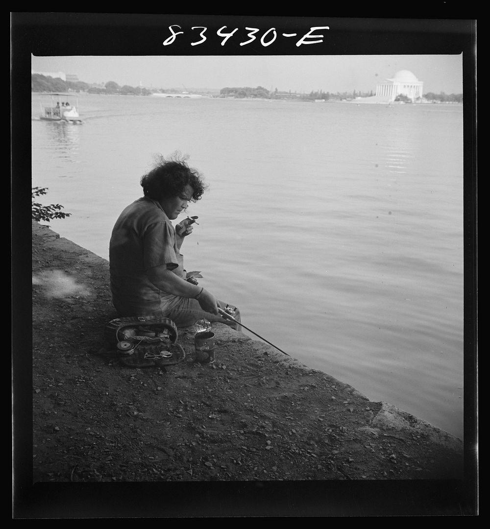 [Untitled photo, possibly related to: Washington, D.C. Sunday along the Tidal Basin]. Sourced from the Library of Congress.