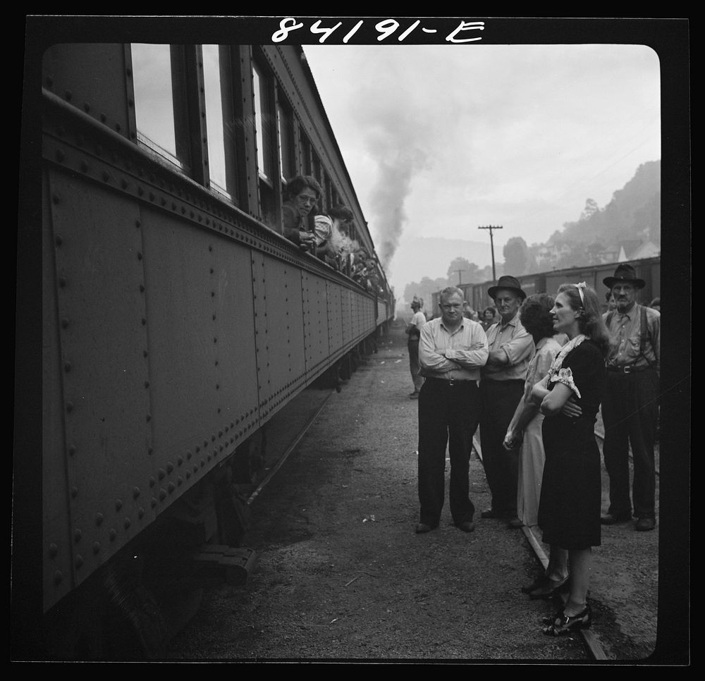 Richwood, West Virginia. Saying goodbye, Richwood station. Sourced from the Library of Congress.