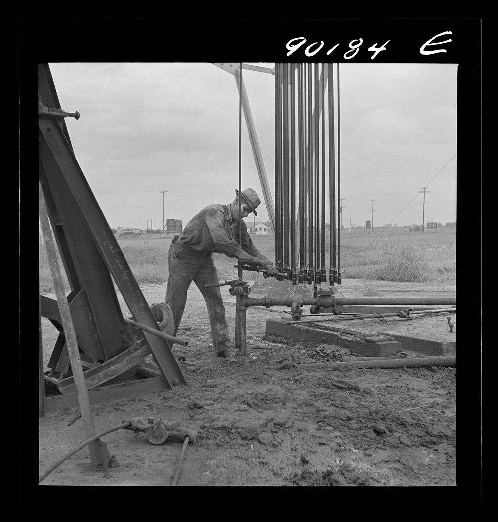 Servicing and old oil well near Wichita, Kansas. Sourced from the Library of Congress.