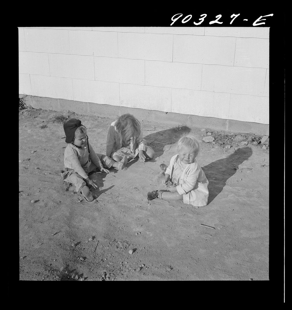 [Untitled photo, possibly related to: Children of defense workers playing outside their homes in Sunset Village. Radford…