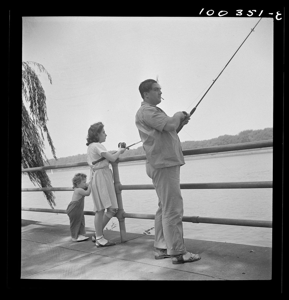 Washington, D.C. Sunday fishing at Haines Point [i.e. Hains Point]. Sourced from the Library of Congress.