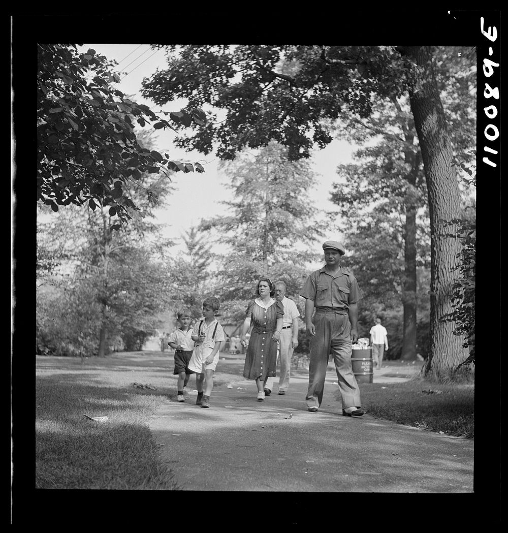Detroit, Michigan. War worker and family strolling through the zoological park. Sourced from the Library of Congress.