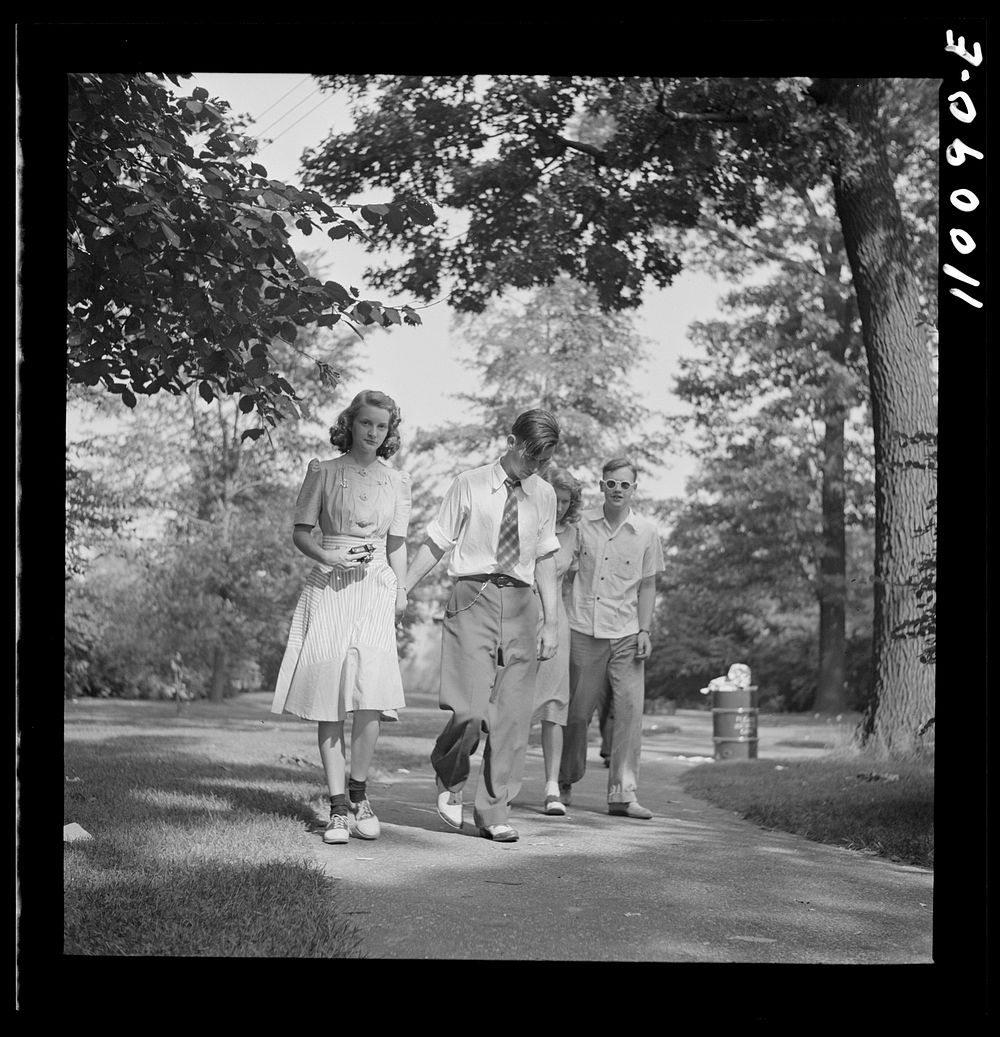Detroit, Michigan. High school students strolling through the zoological park. Sourced from the Library of Congress.